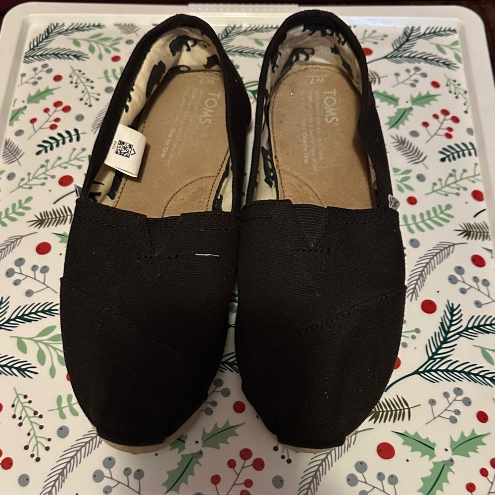 TOMS Women's Classic Black Loafers
